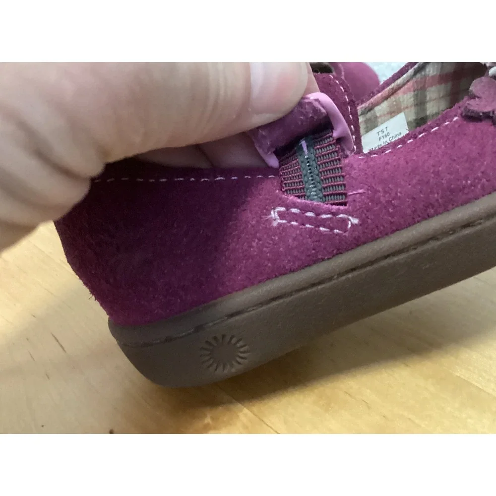 UGG Mary Jane Shoes Kids‎ Size 7 Magenta Purple Suede Shearling Flower Applique